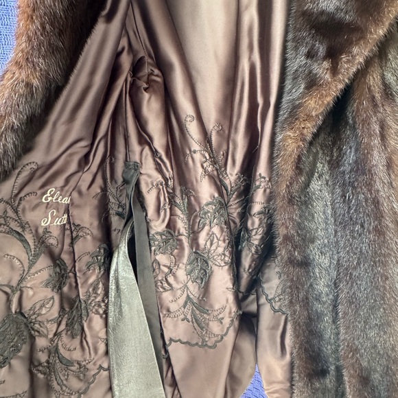 Luxurious Brown Fur Coat - Picture 5 of 12